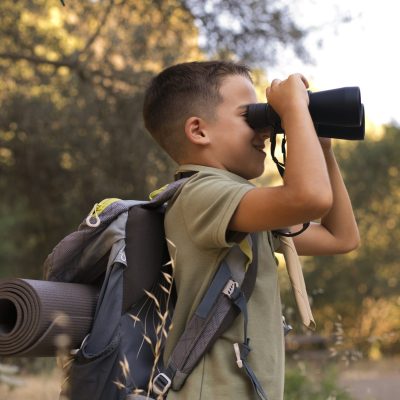 Niño buscando su vocación